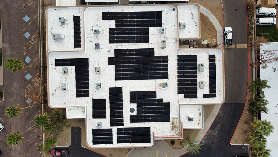 Clinica La Familia healthcare solar